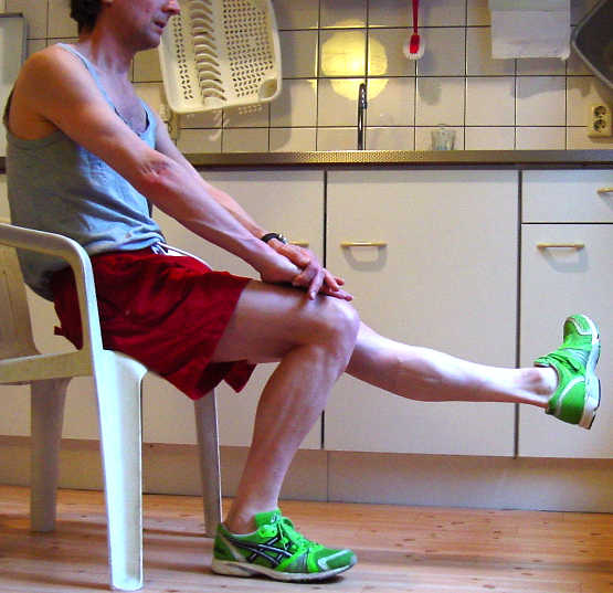 While sitting straight, hold one leg up horizontally; the leg must be stretched and turned outward, with the foot lifted toward the shin. Avoid leaning backward with the trunk.
